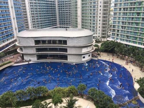Apartamentos John's Azure Wavepool Near Airport
