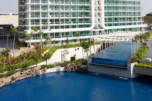 Apartamentos John's Azure Wavepool Near Airport