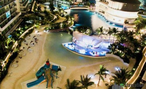 Apartamentos John's Azure Wavepool Near Airport