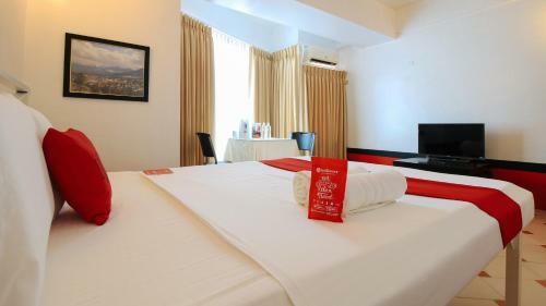 Hotel Reddoorz The Providence Tower - Vaccinated Staff