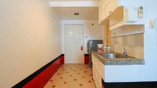 Hotel Reddoorz The Providence Tower - Vaccinated Staff