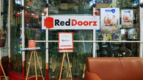 Hotel Reddoorz The Providence Tower - Vaccinated Staff