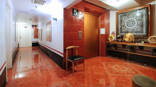 Hotel Reddoorz The Providence Tower - Vaccinated Staff