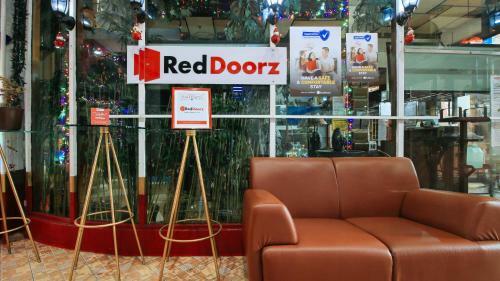 Hotel Reddoorz The Providence Tower - Vaccinated Staff