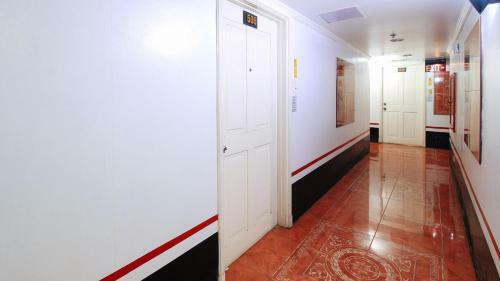 Hotel Reddoorz The Providence Tower - Vaccinated Staff