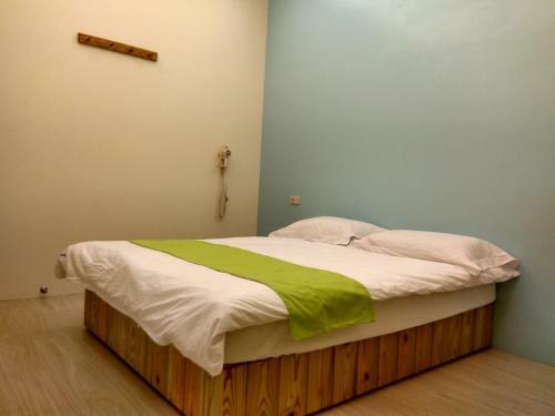 Blue% Hotel