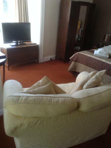 Hostal Bridgefoot Guest House