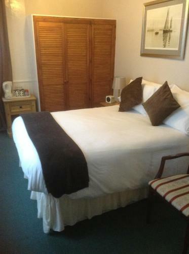 Hostal Bridgefoot Guest House