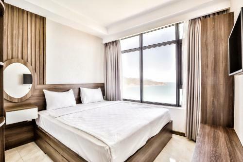 Sandy Gold - Oceanus Apartments