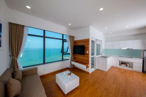 Sandy Gold - Oceanus Apartments