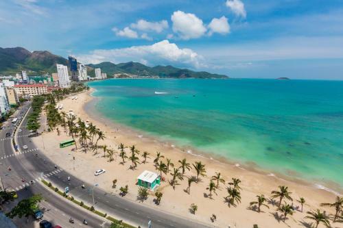 Sandy Gold - Oceanus Apartments