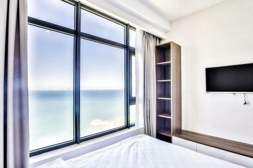 Sandy Gold - Oceanus Apartments