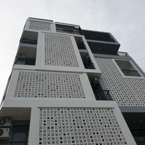 Lee Apartment