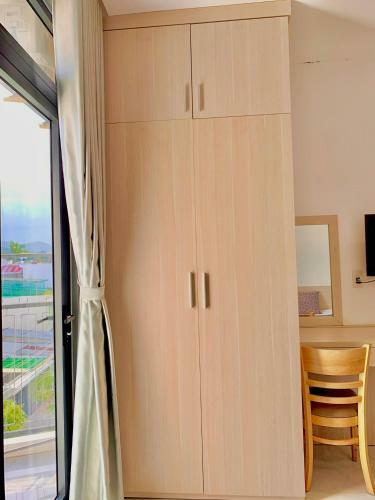 Lee Apartment