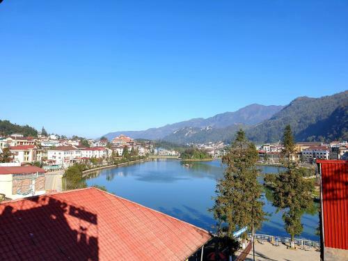 Bed & Breakfast Dang Khoa Lake View Homestay
