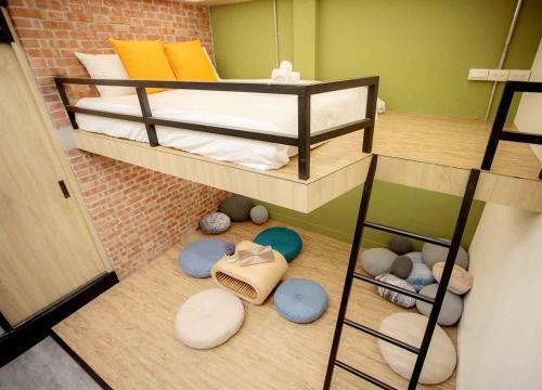 Bird Series Hostel
