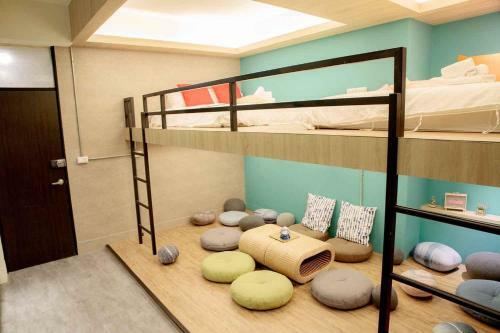 Bird Series Hostel