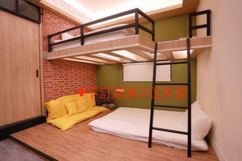 Bird Series Hostel