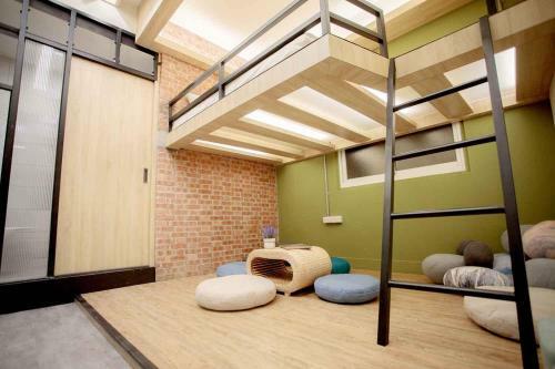 Bird Series Hostel
