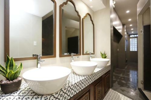 Aquarizon Boutique Hostel & City Bar