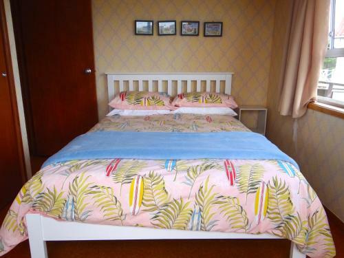 Omaha Beach Bach - Omaha Holiday Home