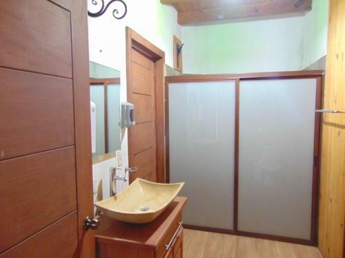 Caba�a Dentro Del Bosque Para 24 Personas