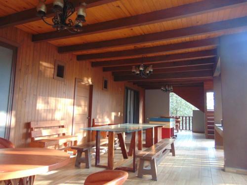 Caba�a Dentro Del Bosque Para 24 Personas