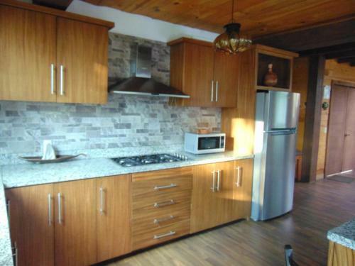 Caba�a Dentro Del Bosque Para 24 Personas