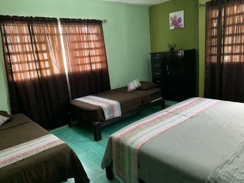 Hostal Casa Alegria