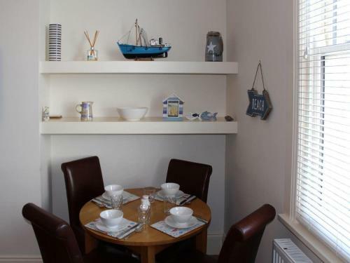 Apartment 6