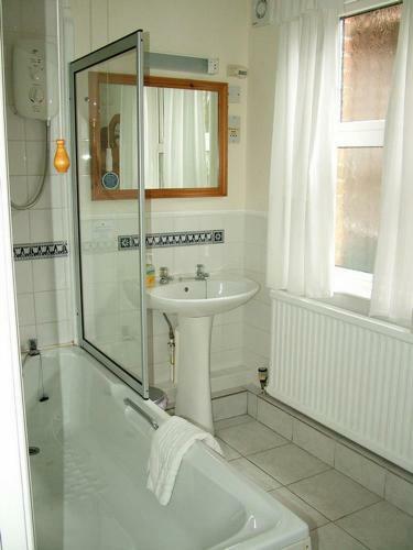 Hostal Tower House 1066