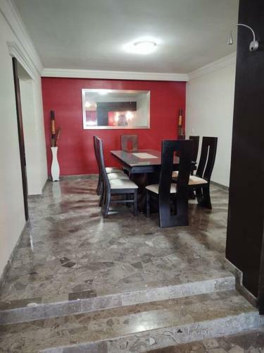 Casa Grande, Centrica Y Muy Espaciosa!!!