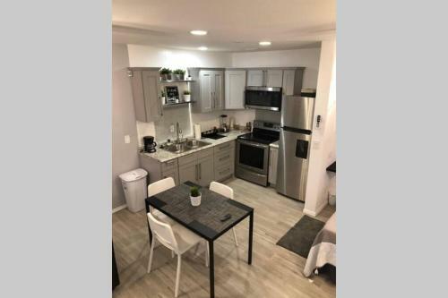 New 2 Bedroom Luxury Apartment -great Location -modern