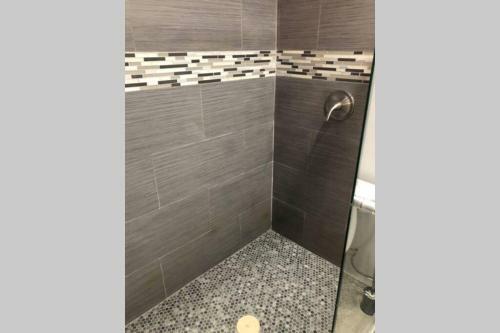 New 2 Bedroom Luxury Apartment -great Location -modern