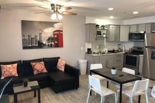 New 2 Bedroom Luxury Apartment -great Location -modern