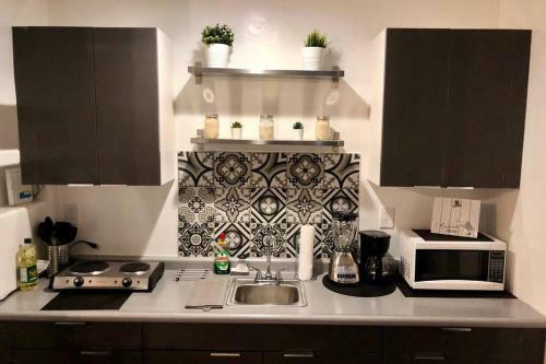 New 2 Bedroom Luxury Apartment -great Location -modern