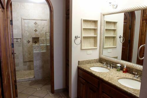 Casa Blanca 2br Cb 205-v By Casago