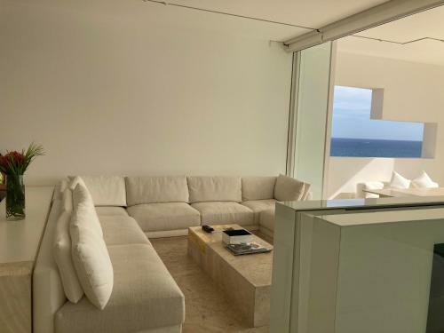 Sublime Oceanfront Viceroy 2bd Condo