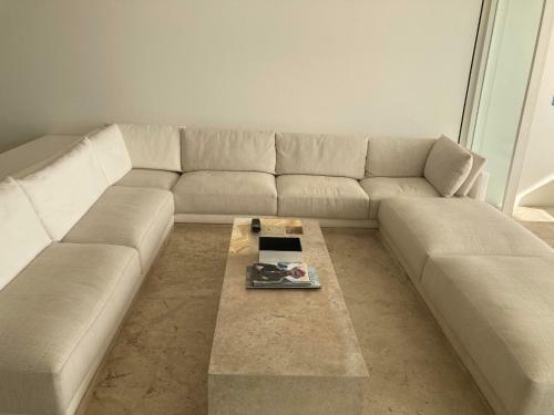 Sublime Oceanfront Viceroy 2bd Condo