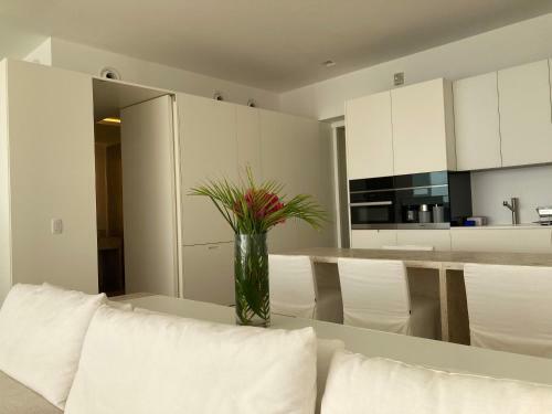 Sublime Oceanfront Viceroy 2bd Condo