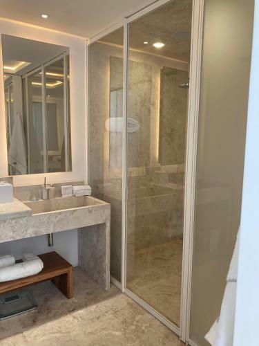 Sublime Oceanfront Viceroy 2bd Condo
