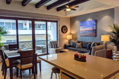 Apartamento Luxe Puerto Vallarta Condo, Steps From It All