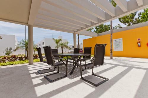 Jacuzzi Home, Holidays