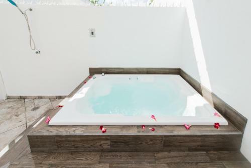 Dream House Jacuzzi