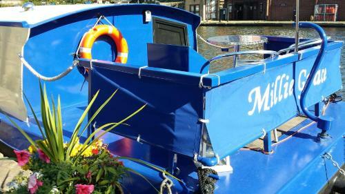 Houseboat Hotels