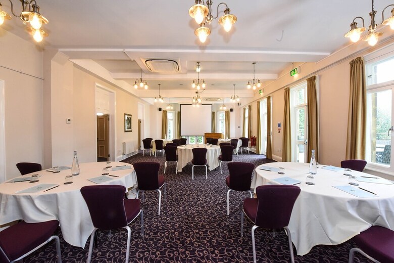 Hotel Halifax Hall