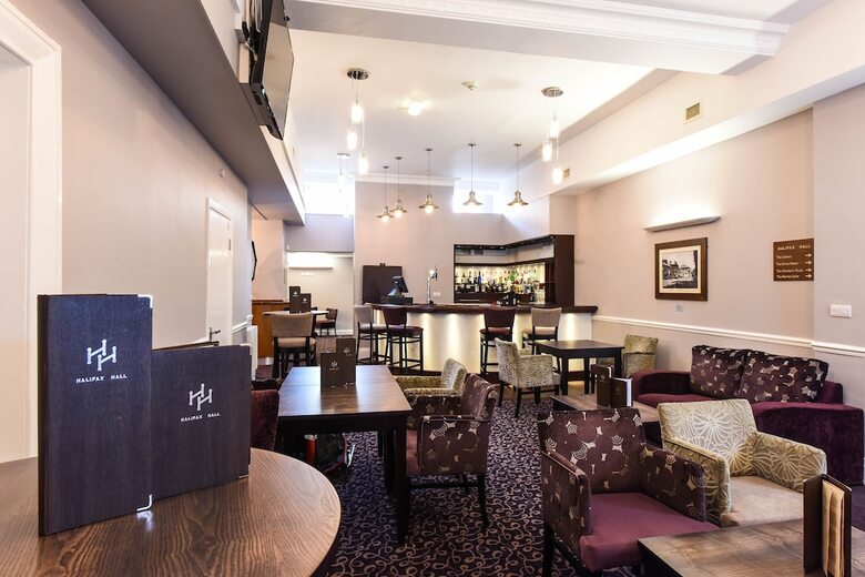 Hotel Halifax Hall