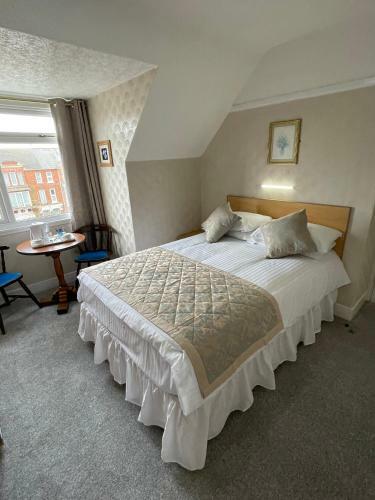 The Queens Hotel