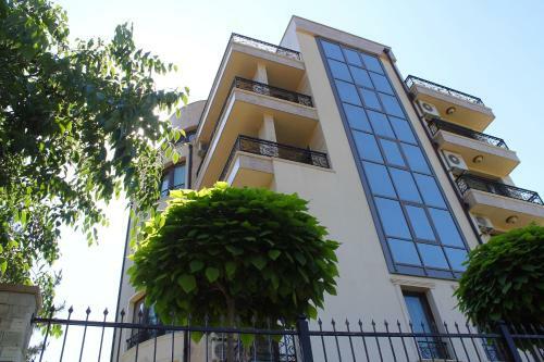 Hostal Garden Guest House