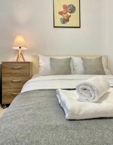 Top Location Apartment With 2bath & Parking For 6 Guests